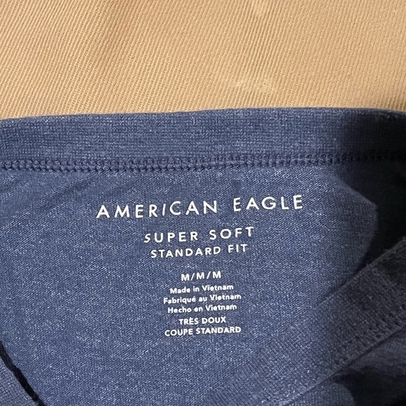 American Eagle Medium T - Picture 2 of 2